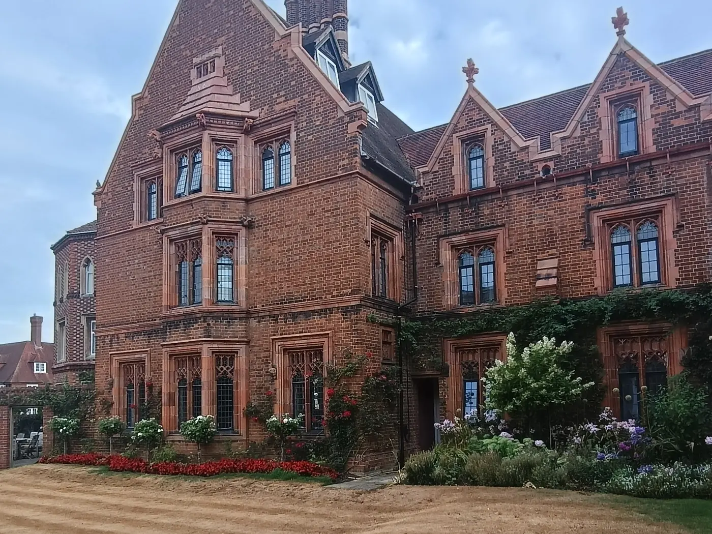 Uno de los edificios del campus