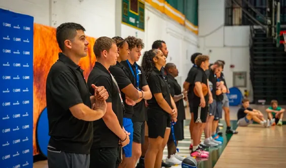 El equipo de coaches del campamento